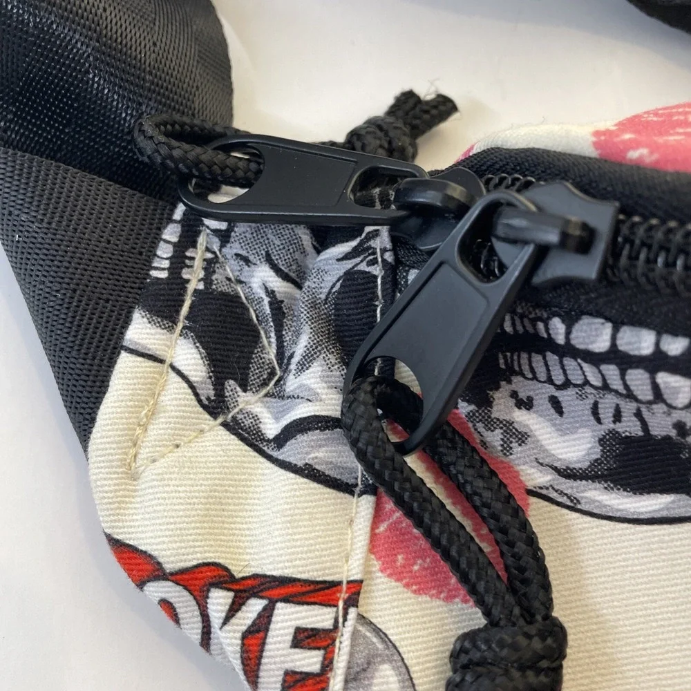 NWT!‎ Broken Promises Skull Lips Kiss Pink Black Fanny Pack Kiss Of Death Zumiez